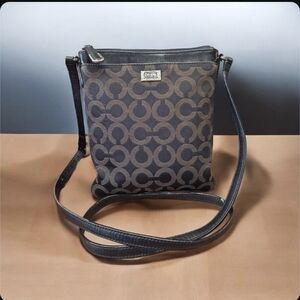 Coach Vtg Swingpack w/ Iconic Sigature C's in Black & Brown, Silvertone Hardware